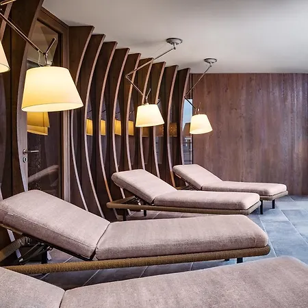 Saks Urban Design Frankfurt Hotel 4*